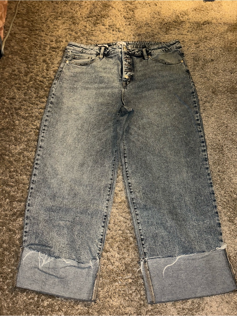Ava & Viv Light Blue Cropped Wide-Leg Jeans with Cuffed Hem